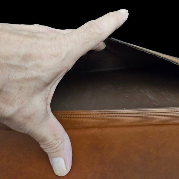 Vintage Brown Leather Attaché Case Briefcase Slim Locking Hard Sided - Picture 6 of 6